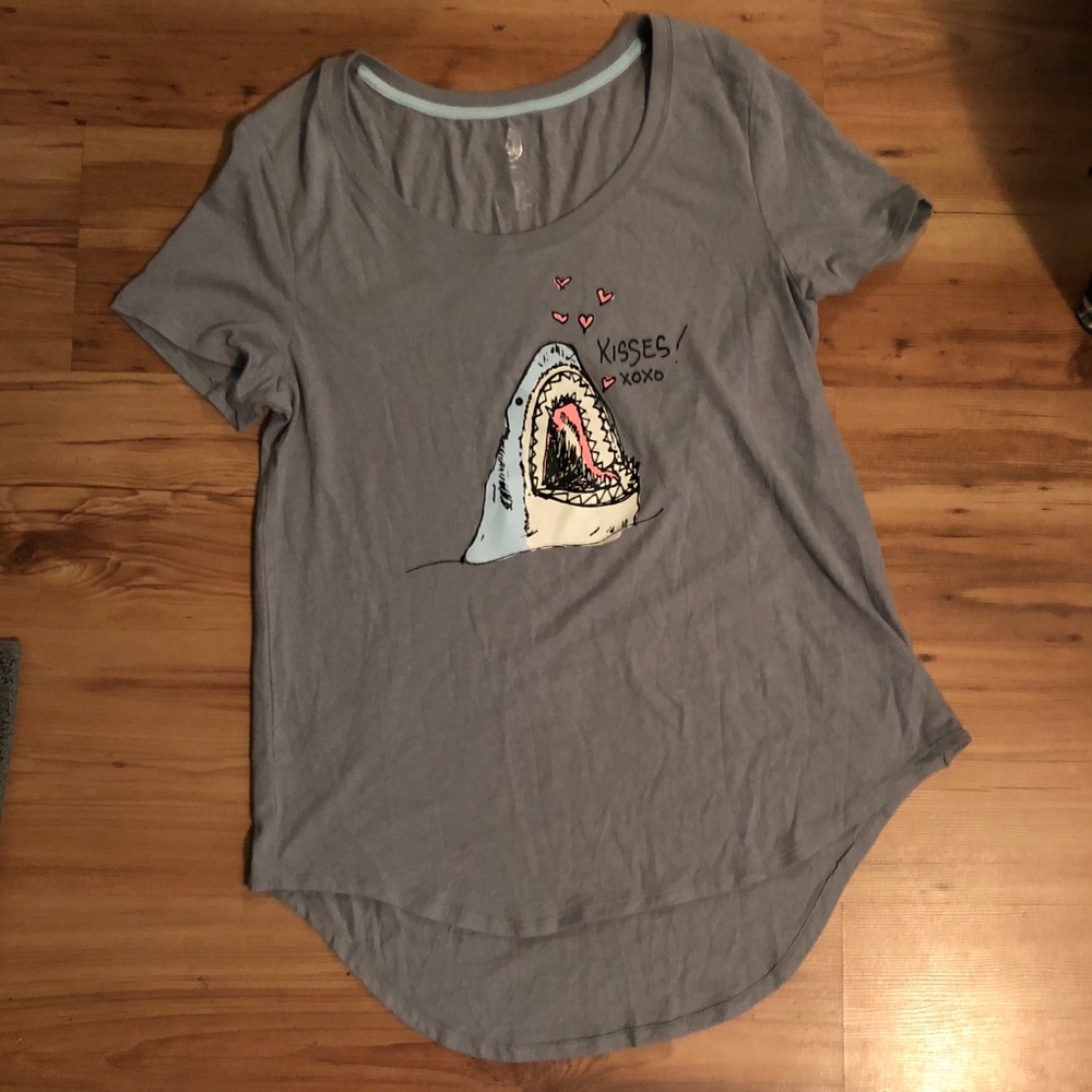 Shark t-shirt high low